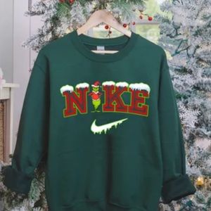 Holiday Sweatshirt size Adult Small in Forest Green, does have The Grinch
